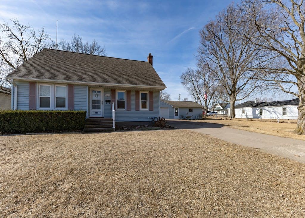 3 bedroom house for sale at 617 3rd Ave Camanche - $182,500