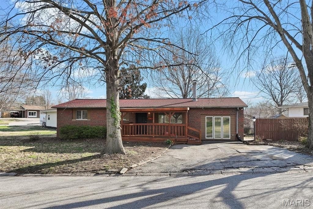 2 bedroom house for sale at 4821 Wick Mor Dr Alton - $169,900