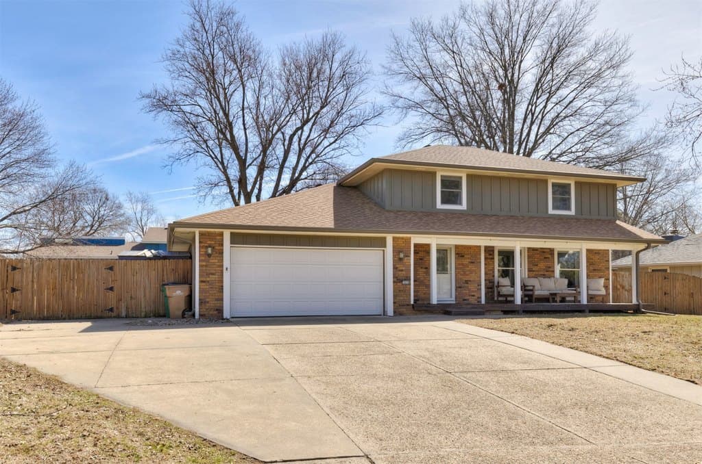 4 bedroom house for sale at 1659 NW 109th St Clive 50325 - $359,000