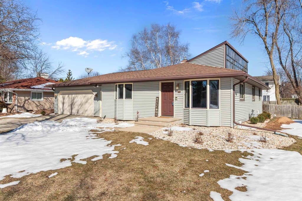 4 bedroom house for sale at 1800 S Kasper Dr Appleton - $354,900