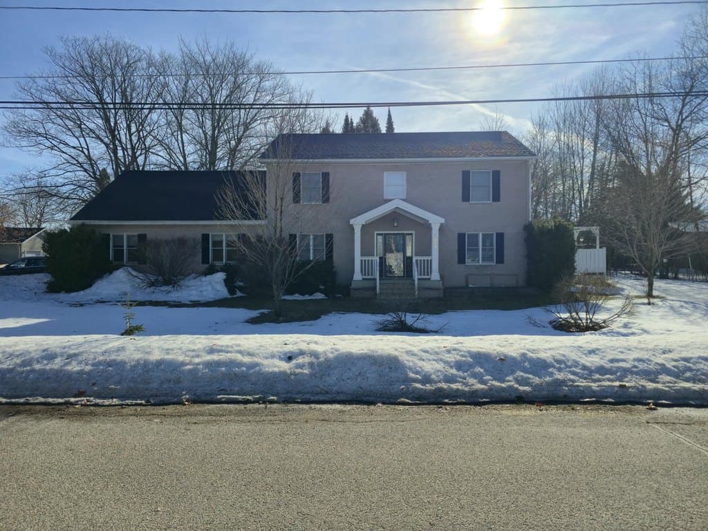 4 bedroom house for sale at 1427 W 14th St Ste Marie Sault Ste Marie 49783 - $379,999