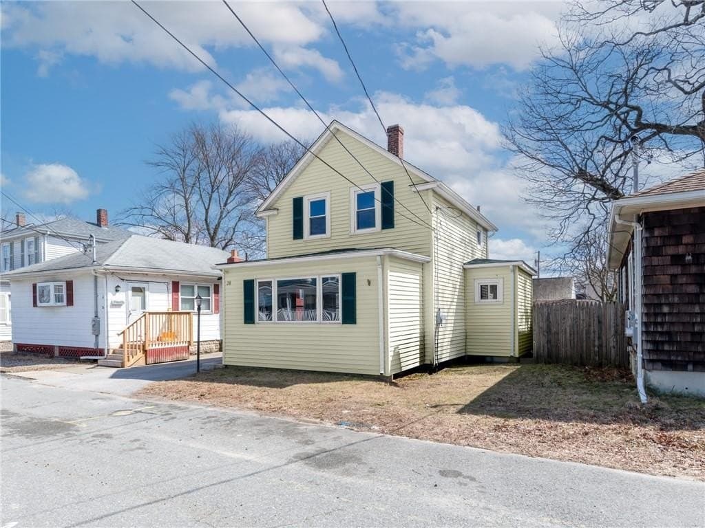 3 bedroom house for sale at 28 Fulton St Warwick 02889 - $364,900
