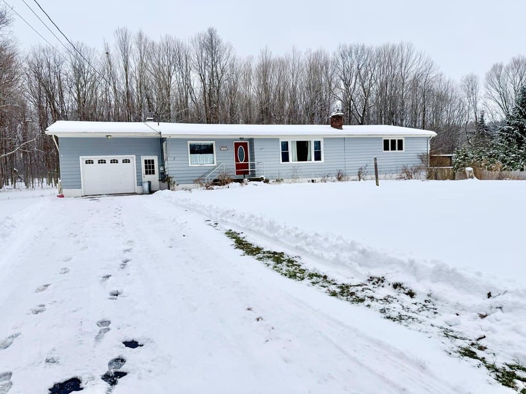 4 bedroom house for sale at 326 Cemetery Rd Beekmantown - $199,000