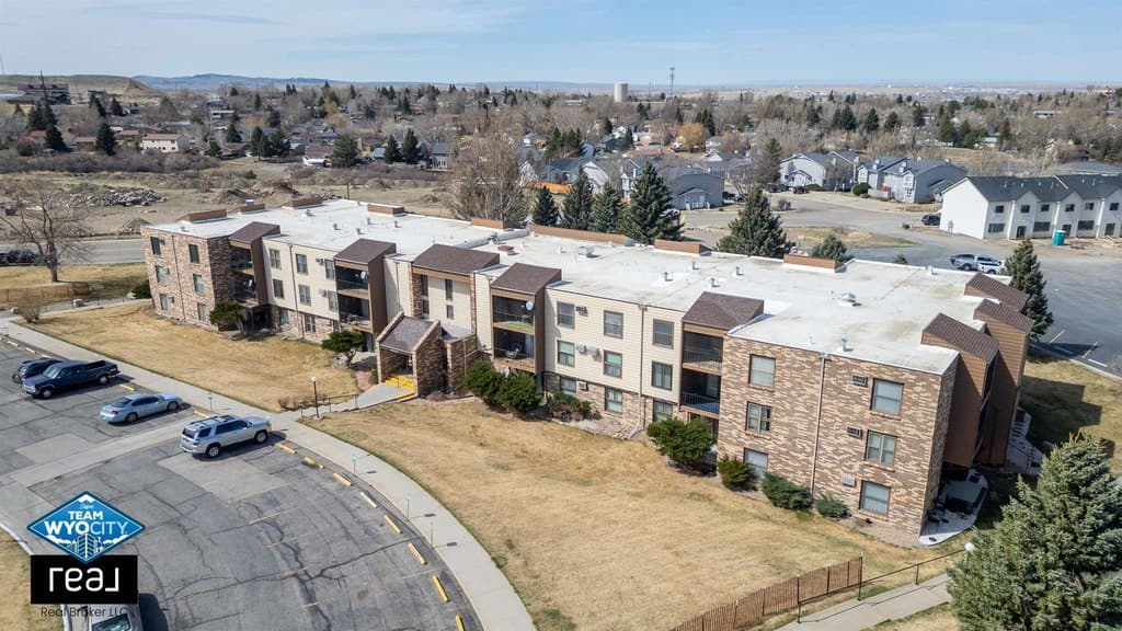 2 bedroom condo townhome rowhome coop for sale at 4400 S Poplar St Unit 201 Casper - $150,000