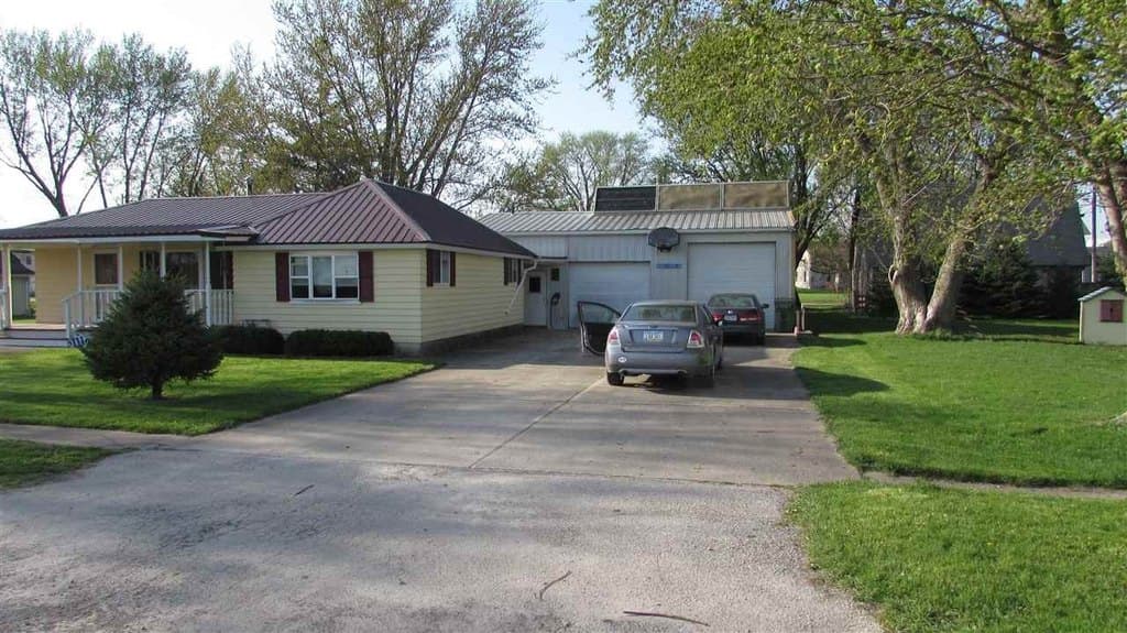 2 bedroom house for sale at 119 1st St Atalissa - $169,900