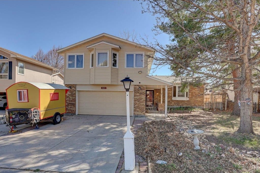 5 bedroom house for sale at 2823 Humboldt Cir Longmont - $375,000