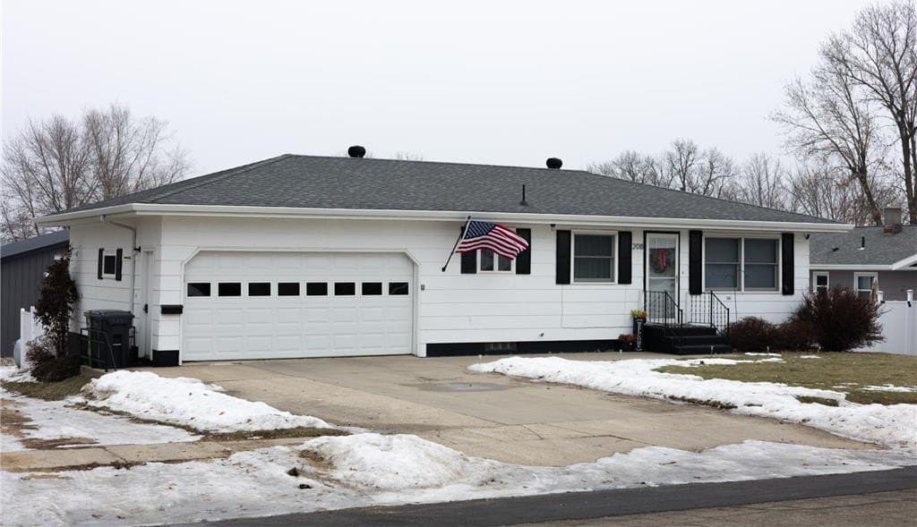 2 bedroom house for sale at 208 E 2nd St Adrian - $197,500