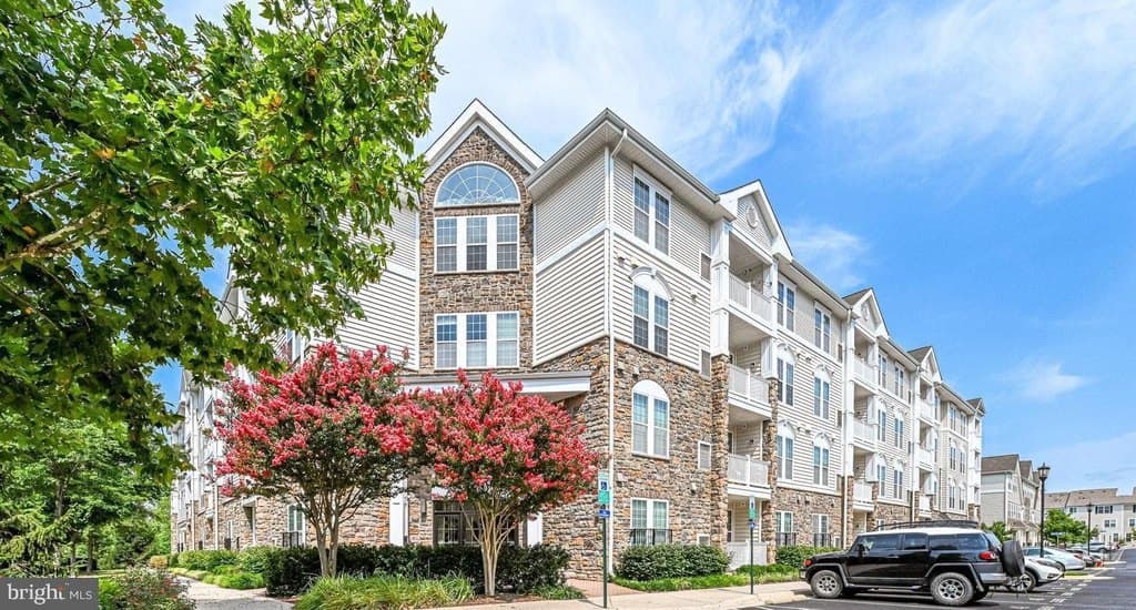 2 bedroom condo for sale at 24701 Byrne Meadow Sq Apt 108 Stone Ridge 20105 - $410,000