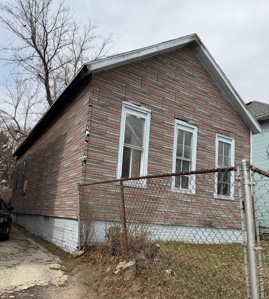 2 bedroom house for sale at 1140 Lasalle St Racine 53404 - $50,000