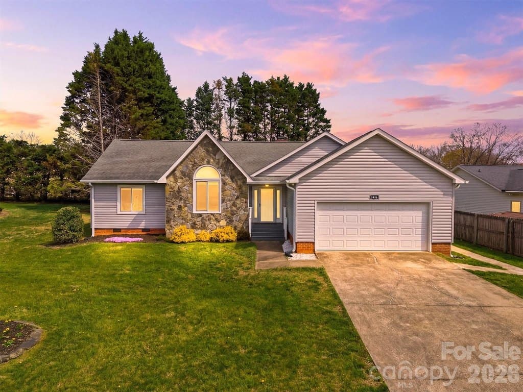 3 bedroom house for sale at 1951 19th Avenue Dr NE Unit 27 Hickory 28601 - $299,900