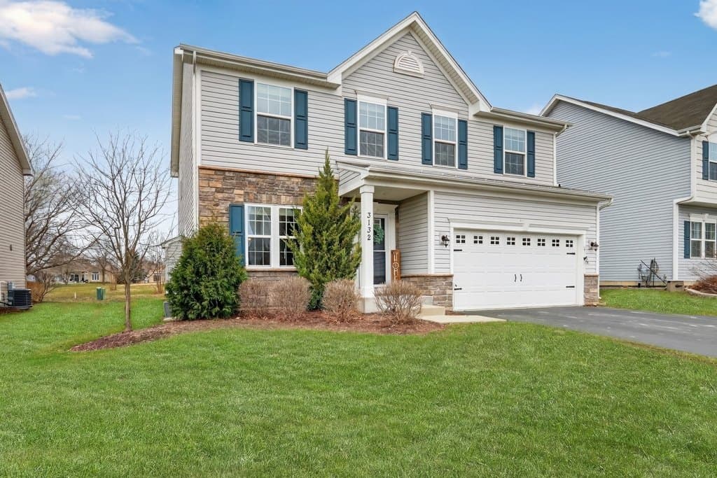 4 bedroom house for sale at 3132 Concord Ln Waukegan 60083 - $450,000