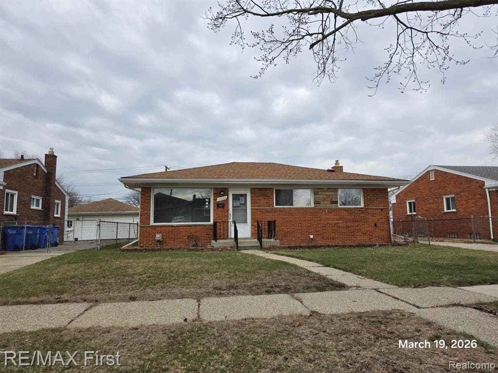 3 bedroom house for sale at 25063 Campbell Ave Warren 48089 - $170,000