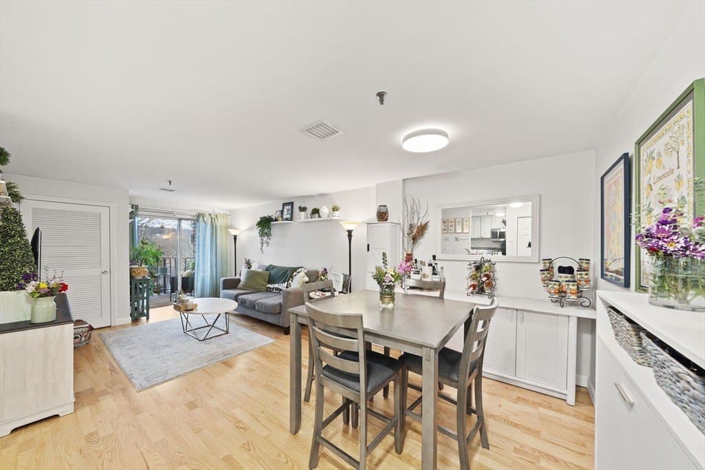 2 bedroom condo for sale at 230 Willard St Unit 207 Quincy 02169 - $395,000