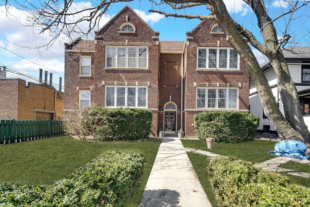 2 bedroom condo for sale at 431 S East Ave Apt 1N Oak Park 60302 - $299,900