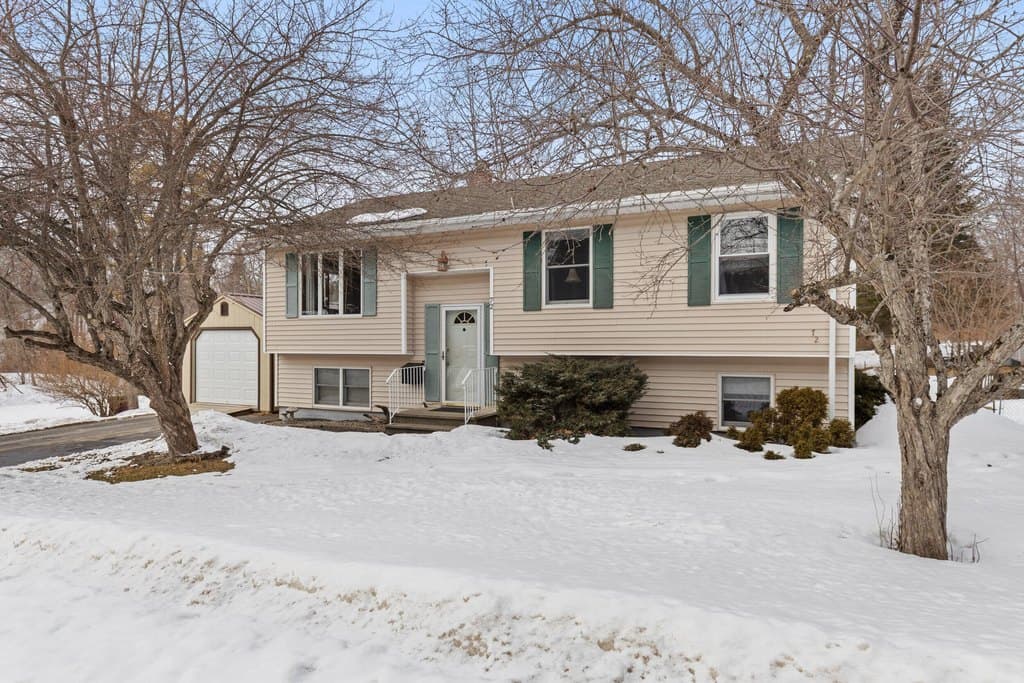 4 bedroom house for sale at 72 Louise St Auburn - $399,000