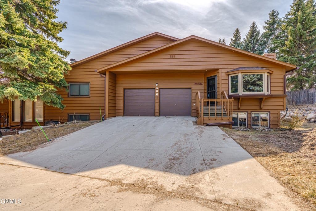 3 bedroom townhouse for sale at 406 E Brandon Dr Bismarck - $349,900