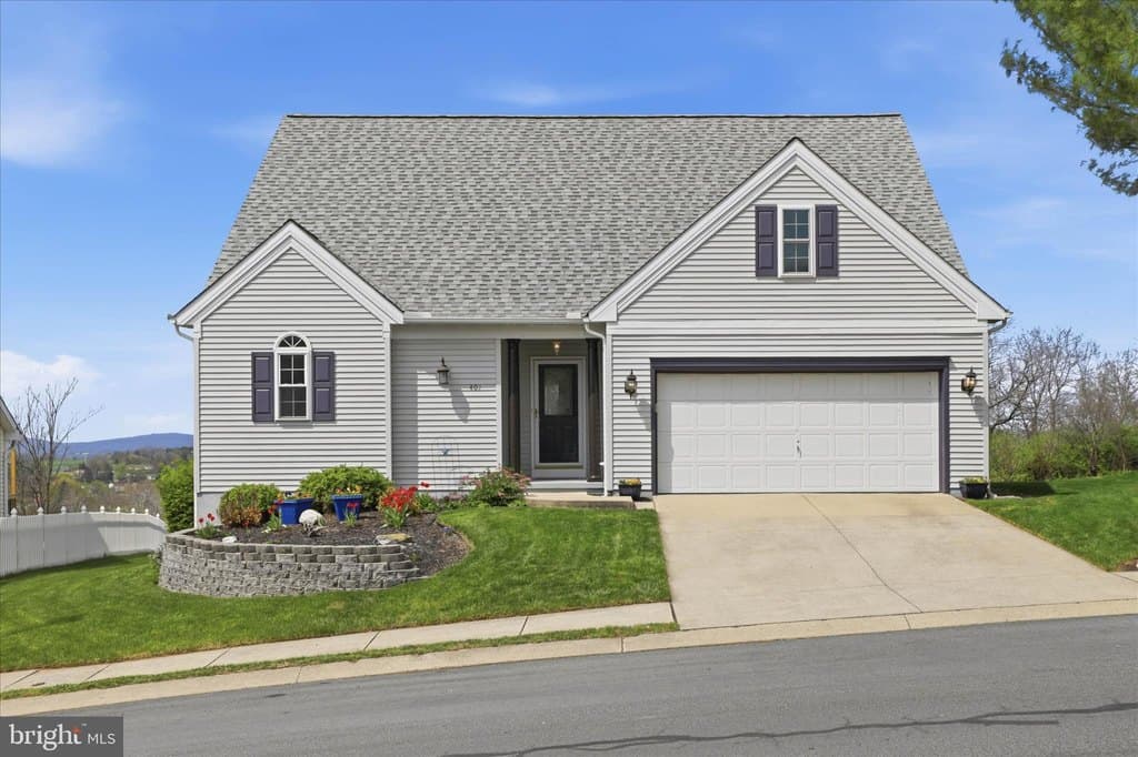 3 bedroom house for sale at 407 Lake St Ephrata 17522 - $419,000
