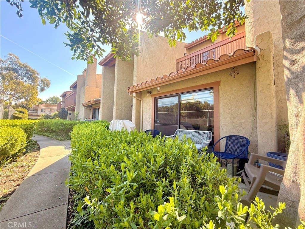 2 bedroom townhouse for sale at 560 Rosewood Ave Camarillo - $610,000