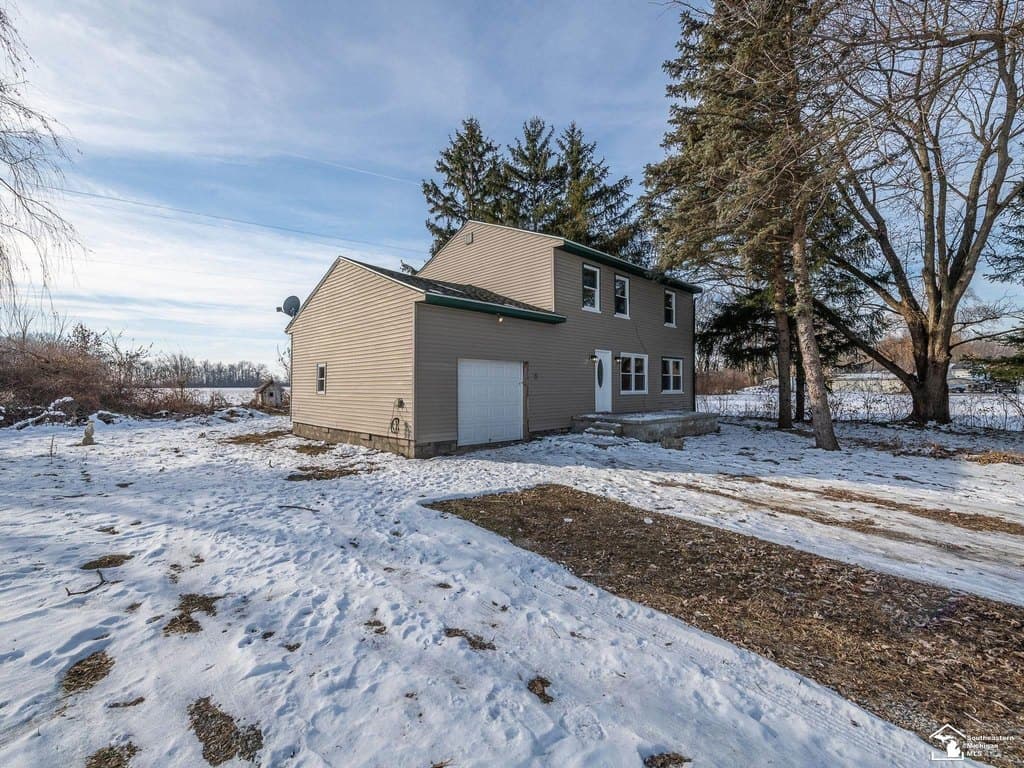 4 bedroom house for sale at 8745 E Monroe Rd Britton - $244,900