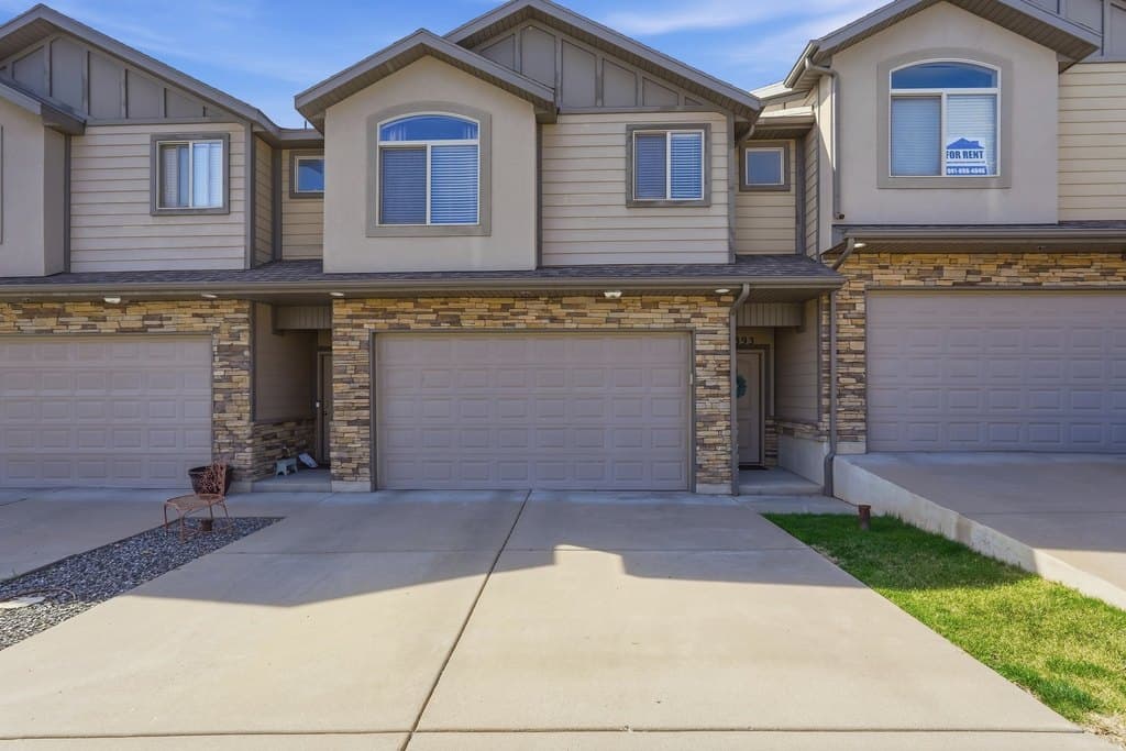3 bedroom townhouse for sale at 2893 N 1150 W Layton 84041 - $389,999