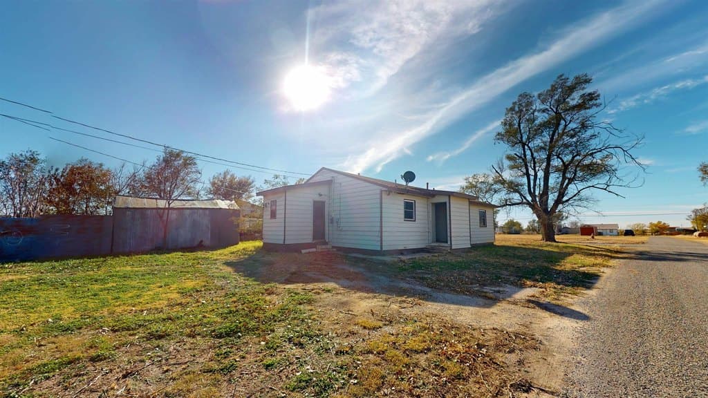 4 bedroom house for sale at 103 E Steele Arnett - $79,000