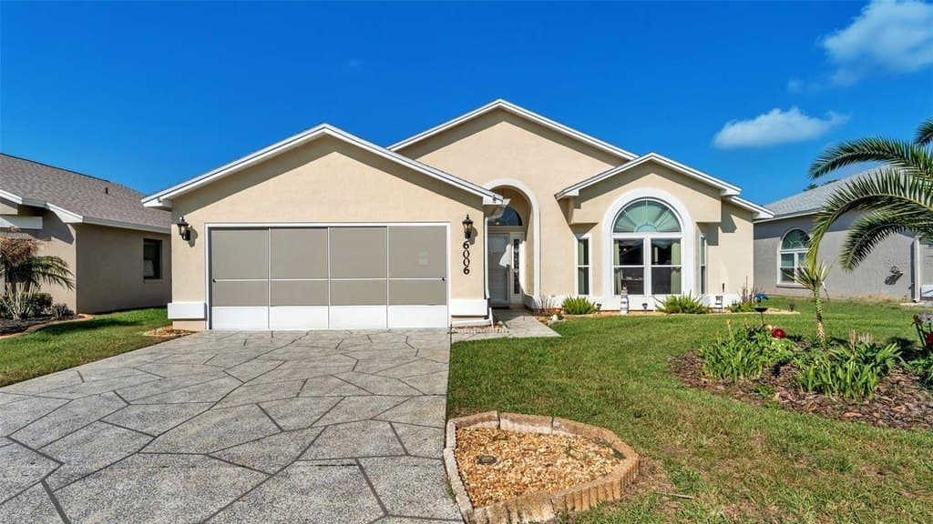 2 bedroom house for sale at 6006 Crane Dr Lakeland - $259,900