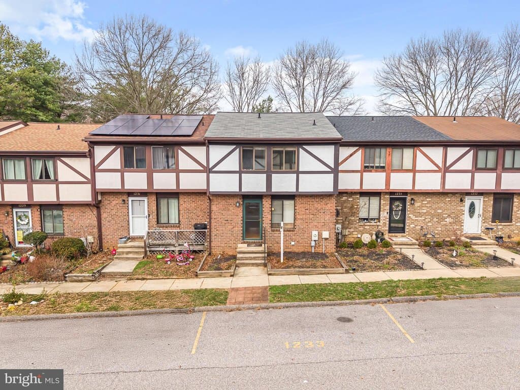3 bedroom townhouse for sale at 1233 Birchcrest Ct Arnold - $409,999
