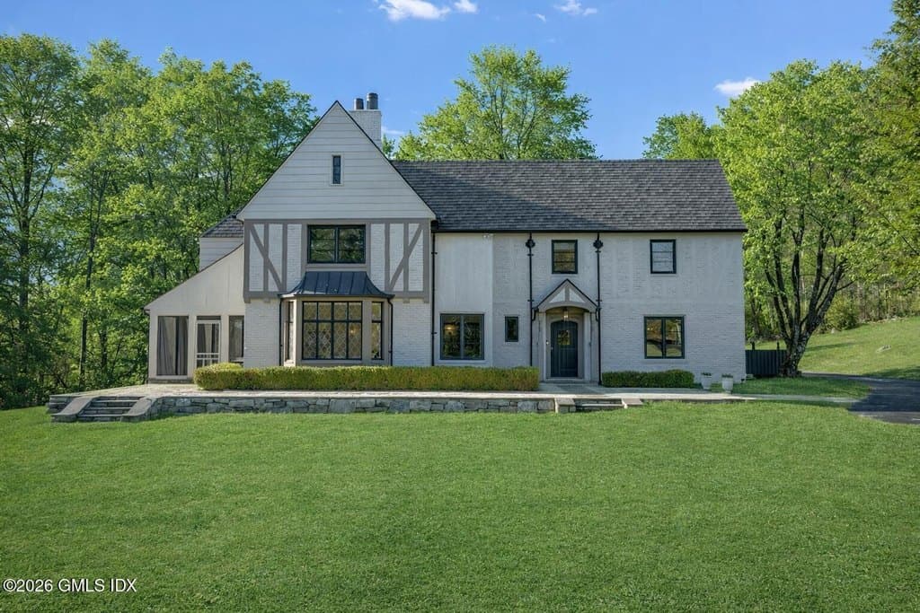 4 bedroom house for sale at 25 Wildwood Rd Stamford - $2,225,000
