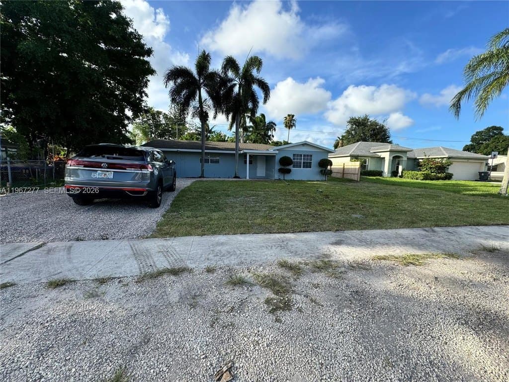 7 bedroom multi-family for sale at 4381 Purdy Ln Acacia Villas - $750,000