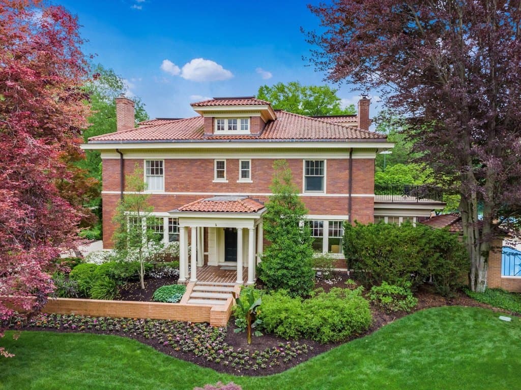 5 bedroom house for sale at 140 N Parkview Ave Bexley - $3,200,000