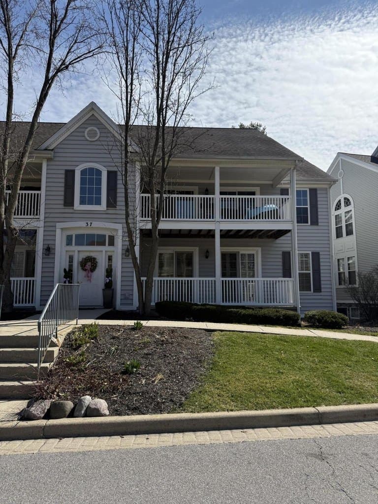 2 bedroom condo for sale at 37 Fentree Dr Unit A Aberdeen - $369,999
