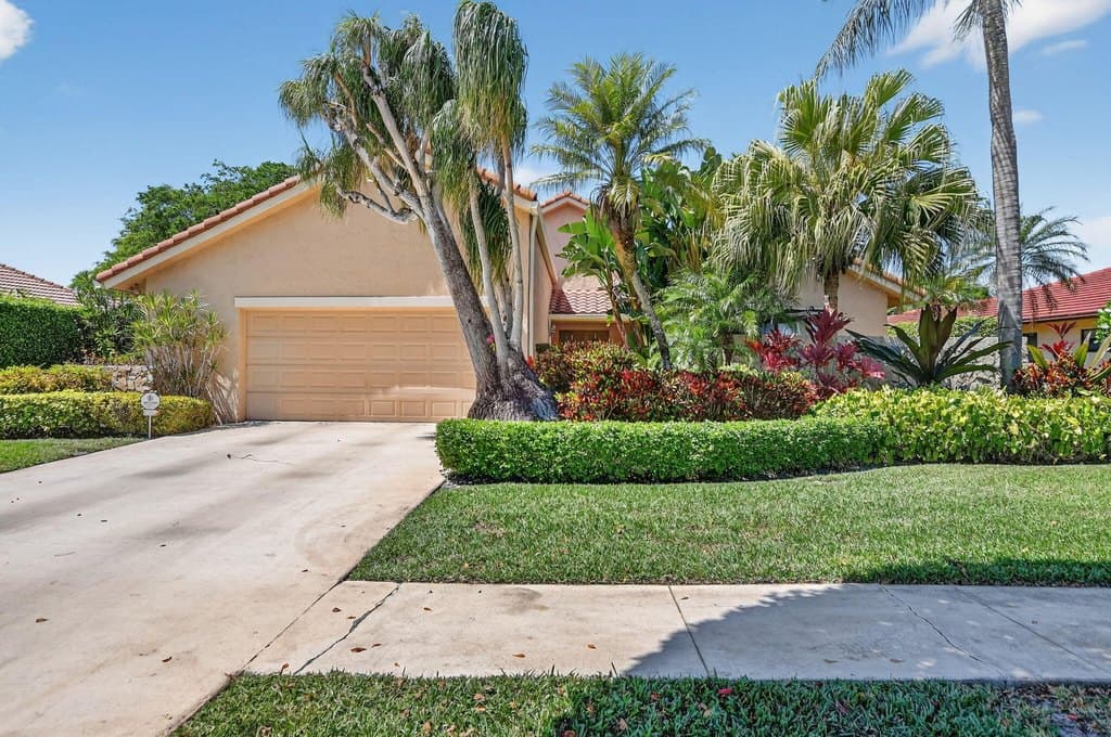 3 bedroom house for sale at 20021 Back 9 Dr Boca Raton - $845,000
