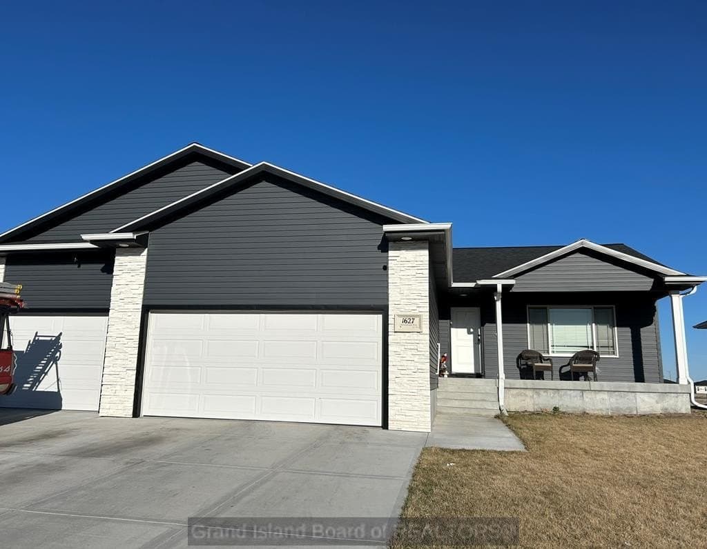 6 bedroom house for sale at 1627 Stonewood Ave Grand Island 68803 - $429,900
