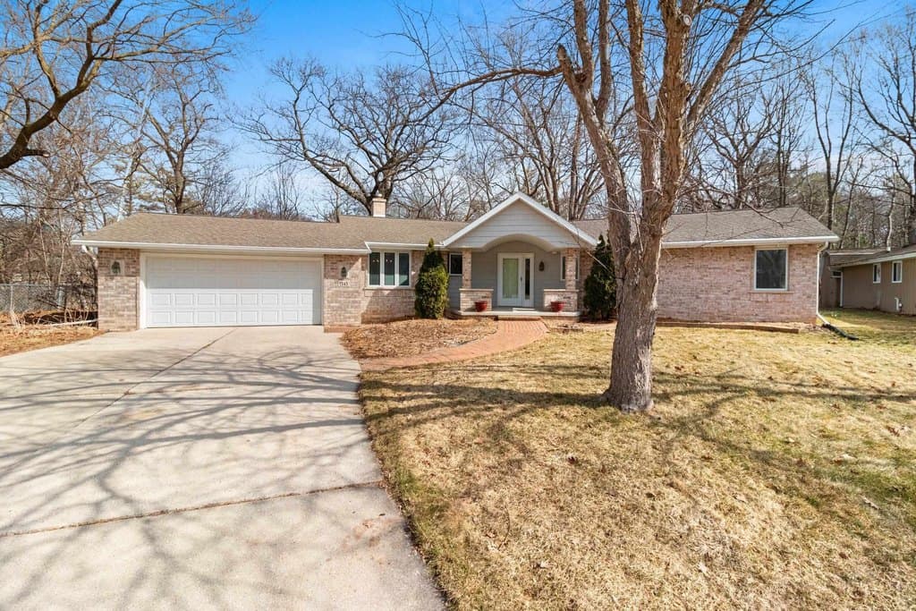 3 bedroom house for sale at 1543 Rustic Ridge Ct Bellevue - $399,900