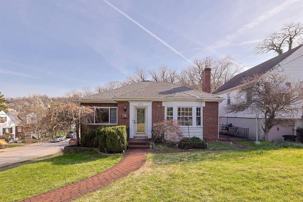 4 bedroom house for sale at 875 Lafayette Ave Bellevue - $299,000