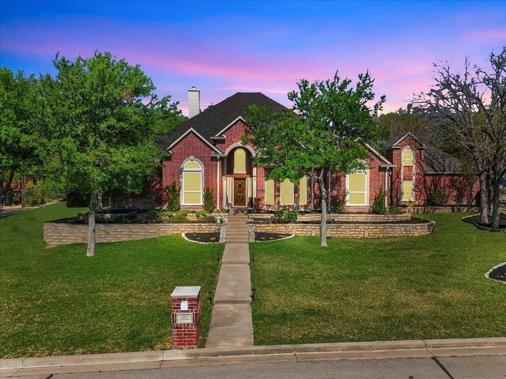 4 bedroom house for sale at 102 Blue Sage Ct Weatherford 76087 - $675,000