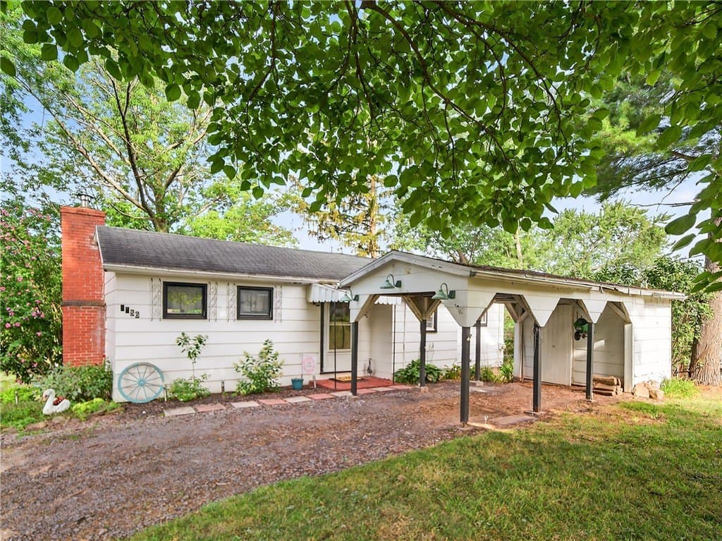 2 bedroom house for sale at 2056 Eagle Harbor Waterport Rd Albion - $174,900