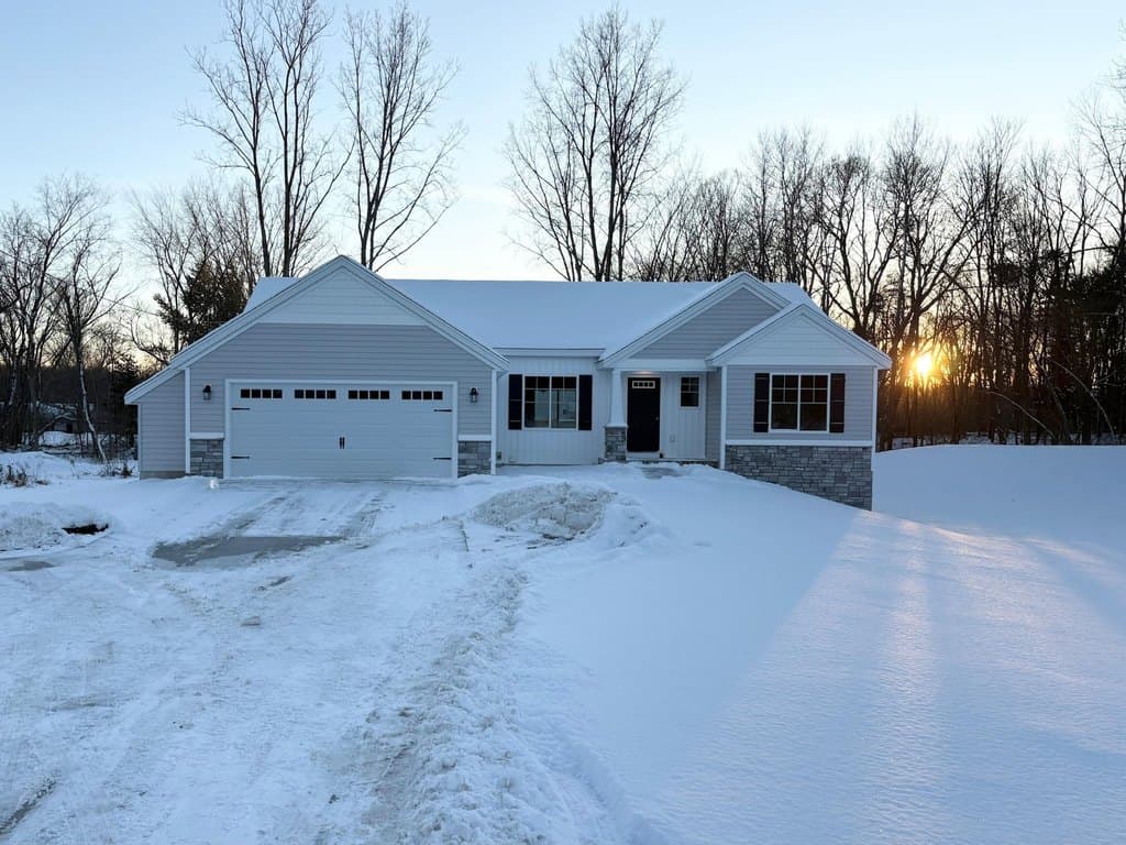 3 bedroom house for sale at 7884 Cannonsburg Rd NE Cannonsburg - $529,900