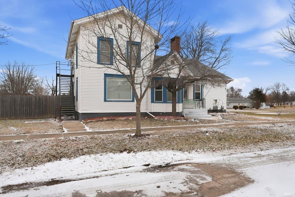 5 bedroom house for sale at 209 E Washington St Butler - $275,000