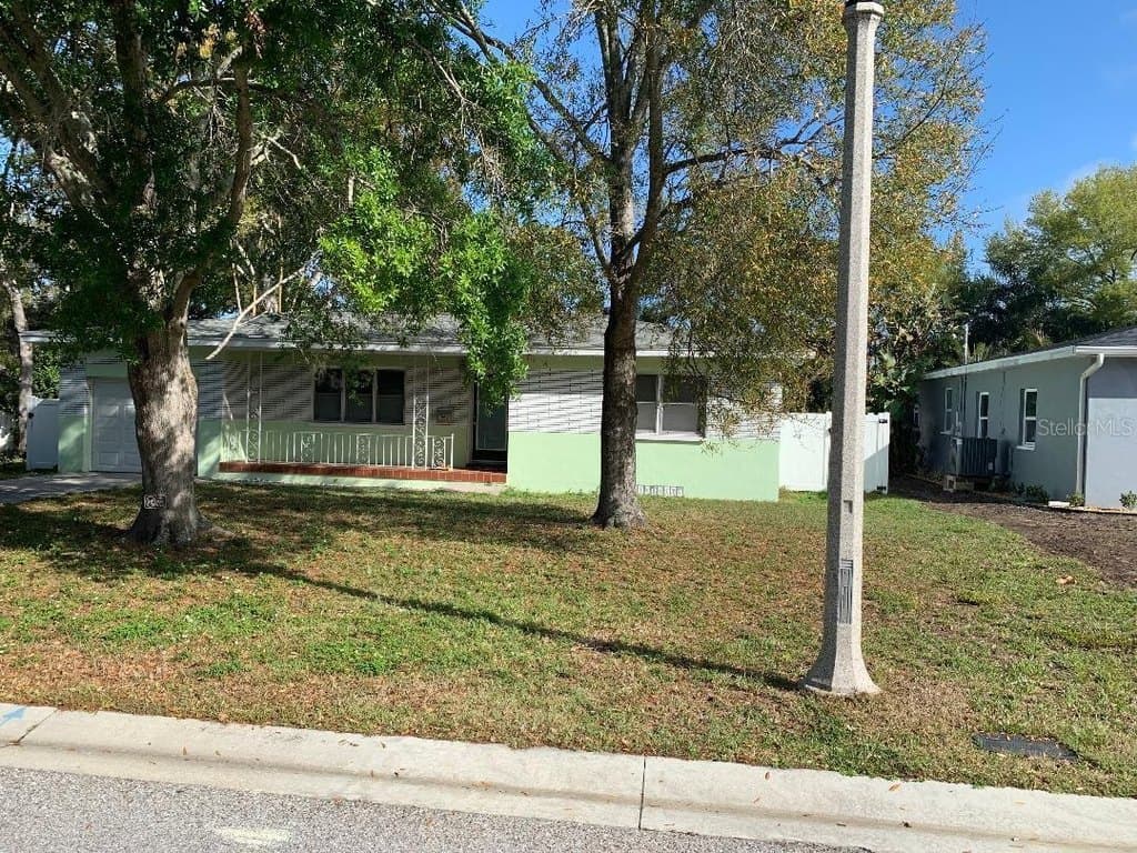 2 bedroom house for sale at 362 Foster Ln Belleair - $550,000