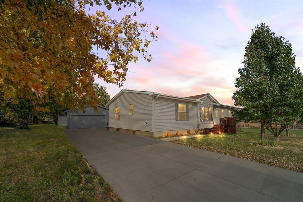 3 bedroom mobile home for sale at 206 and 208 E Minerva St Albion - $159,900