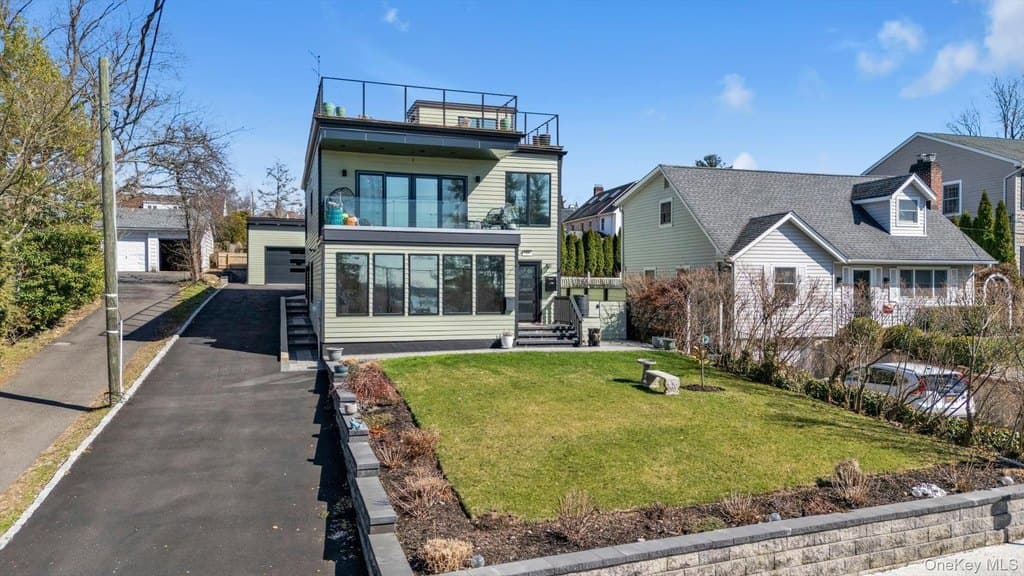 4 bedroom house for sale at 37 Carlton Ave Port Washington 11050 - $1,529,000