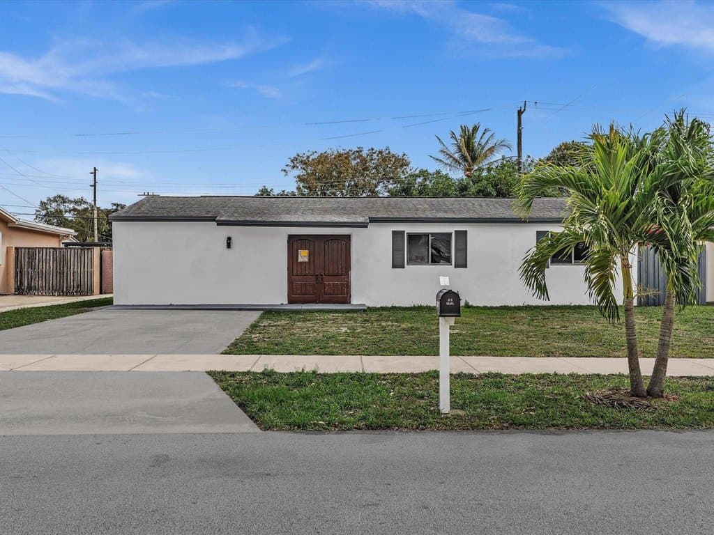 3 bedroom house for sale at 2340 SW 42nd Ter Broadview Park - $499,000