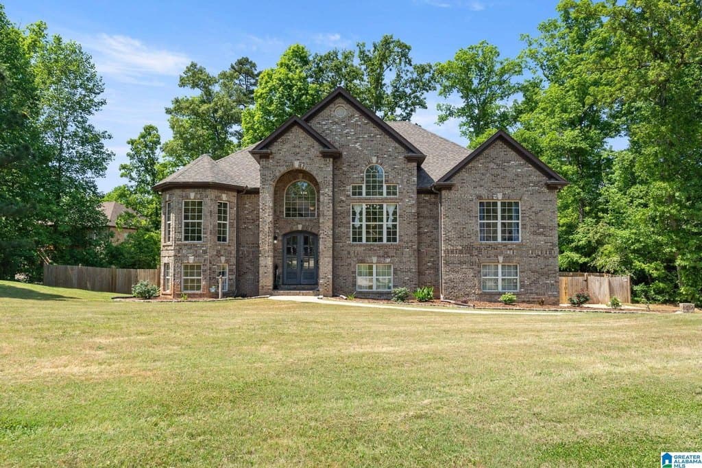 5 bedroom house for sale at 133 Deer Chase Dr Pelham 35043 - $549,900