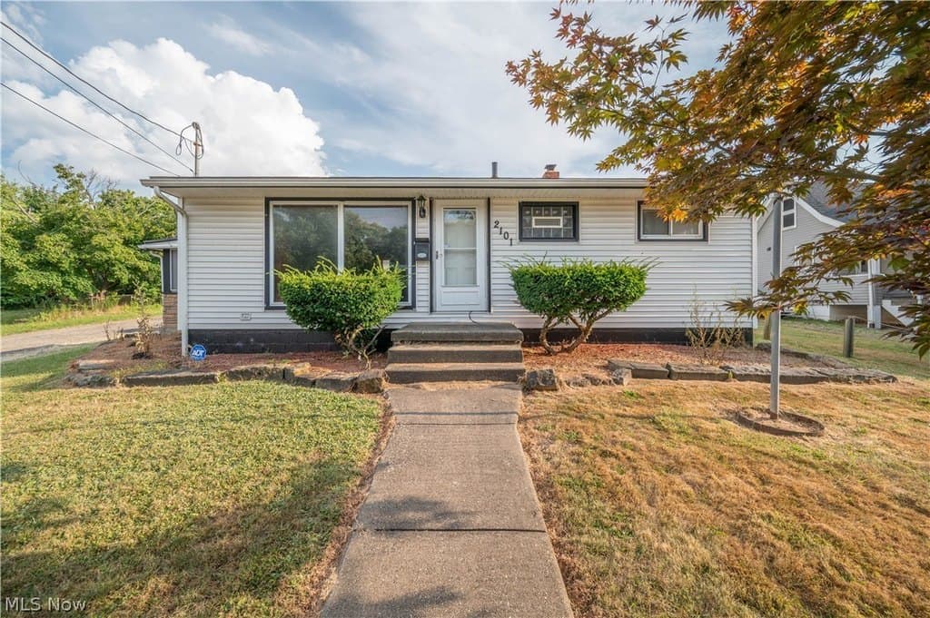 3 bedroom house for sale at 2101 Cherry Hill Ave Youngstown - $100,000