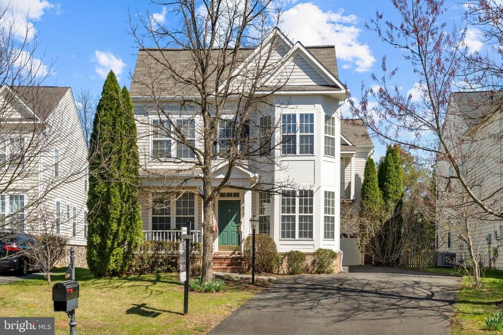 4 bedroom house for sale at 21824 Wingfoot Ct Broadlands - $849,000