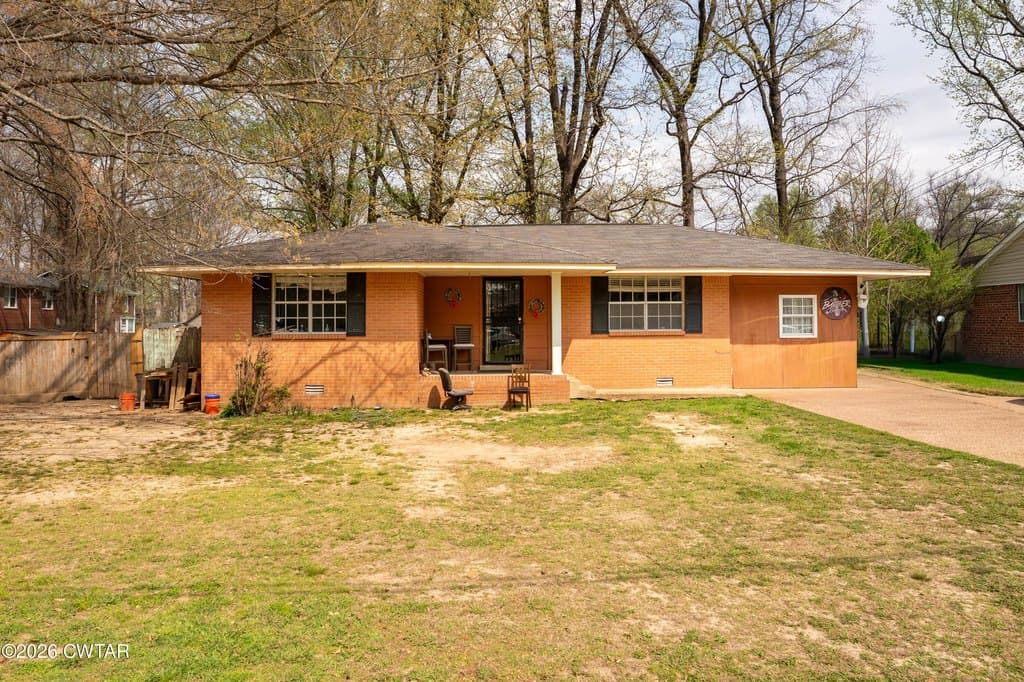 4 bedroom house for sale at 205 Holiday Dr Jackson 38305 - $210,000