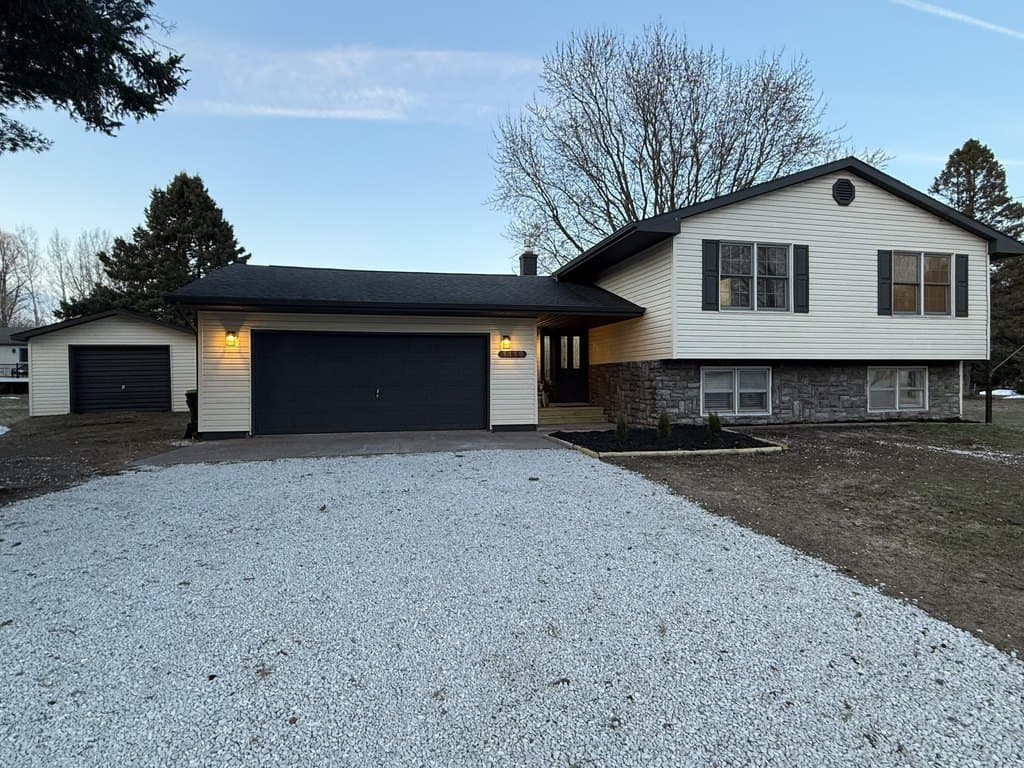 4 bedroom house for sale at 1119 E Spruce St Ste Marie Sault Ste Marie 49783 - $349,000