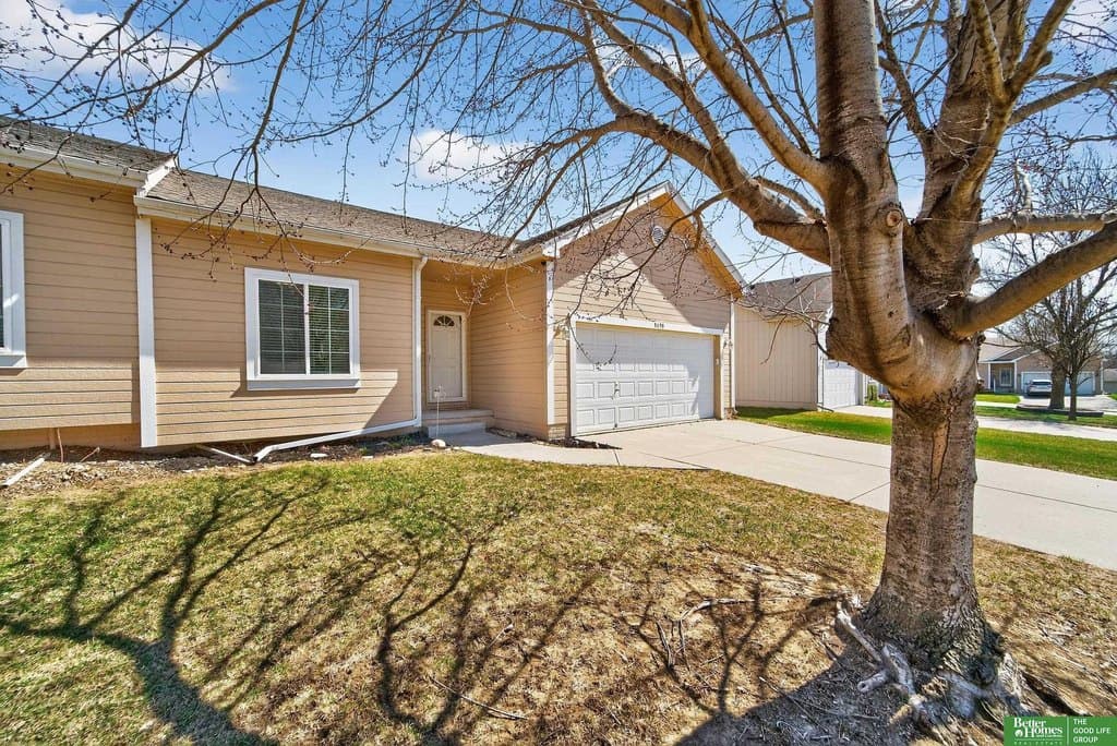 3 bedroom townhouse for sale at 5059 N 154th St Omaha - $325,000
