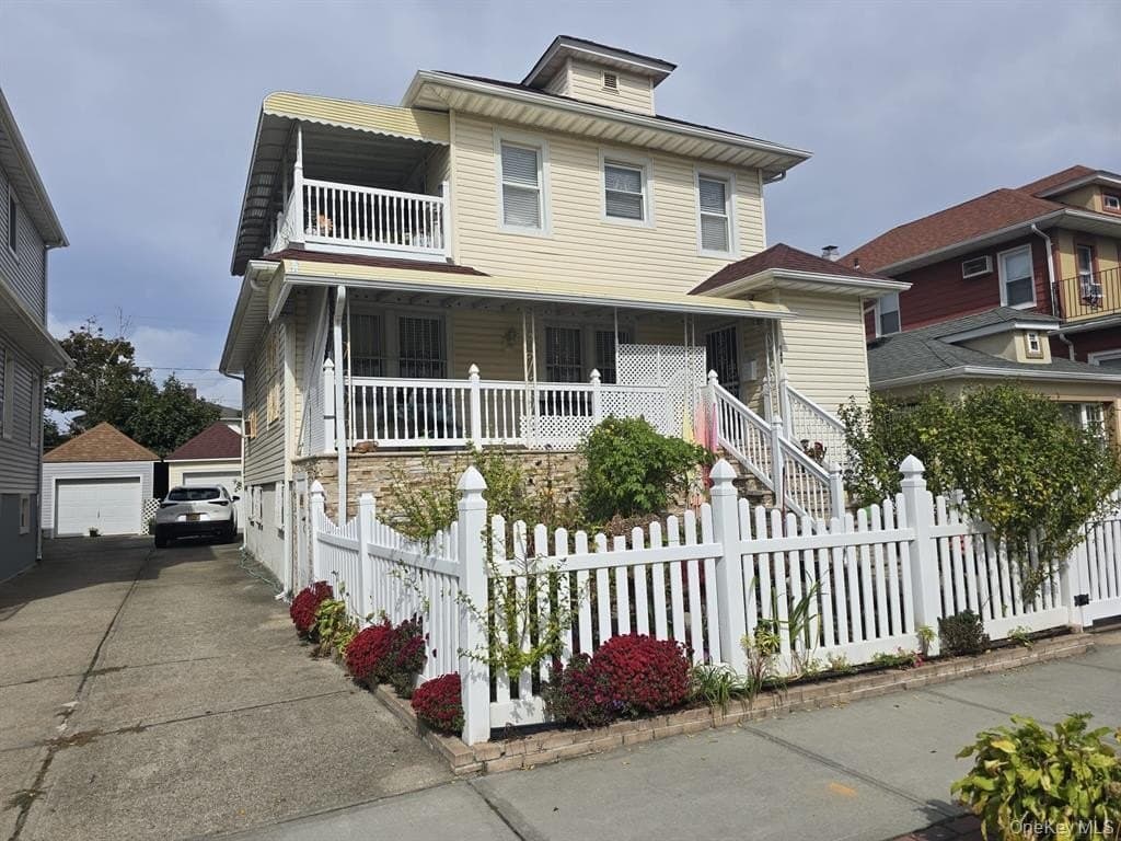 4 bedroom multi-family for sale at 149 W Market St Long Beach 11561 - $999,999